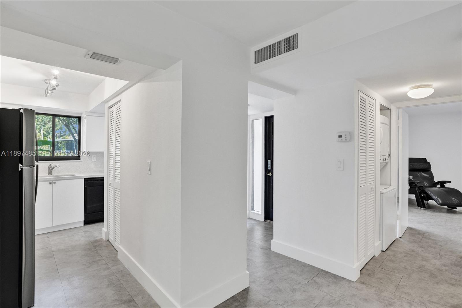 DELVISTA B CONDO - Residential