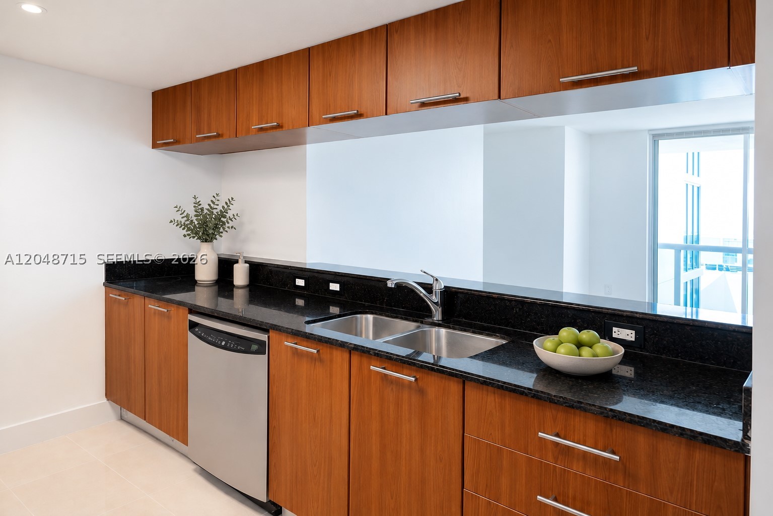 1800 N Bayshore Dr 4102