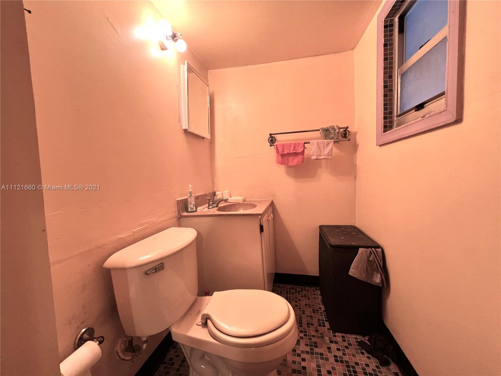 N MIAMI ESTATES - Residential