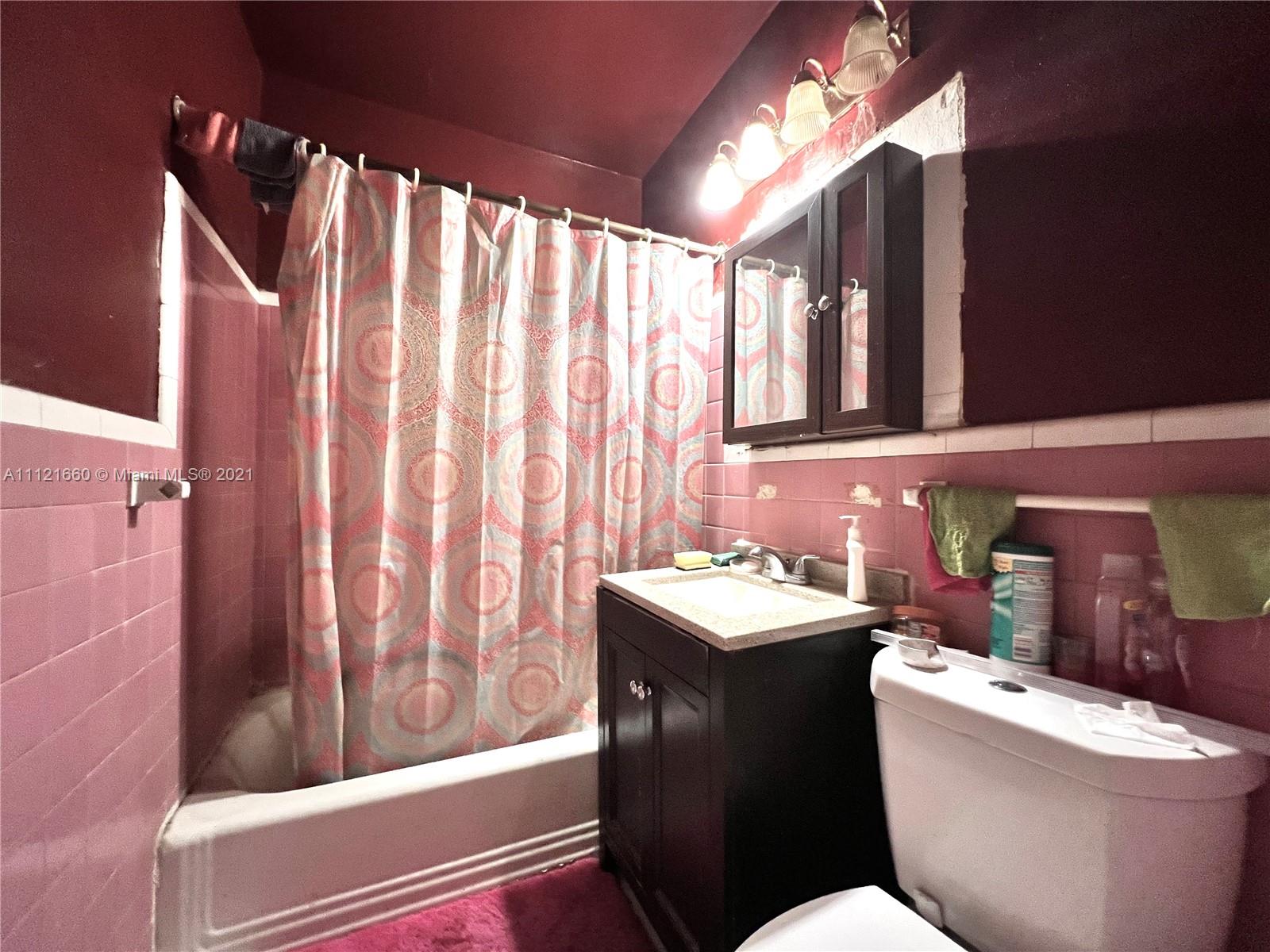 N MIAMI ESTATES - Residential