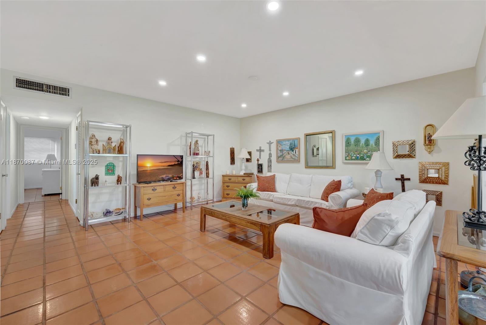 GREEN HILLS PARK WEST NO 5 - Residential