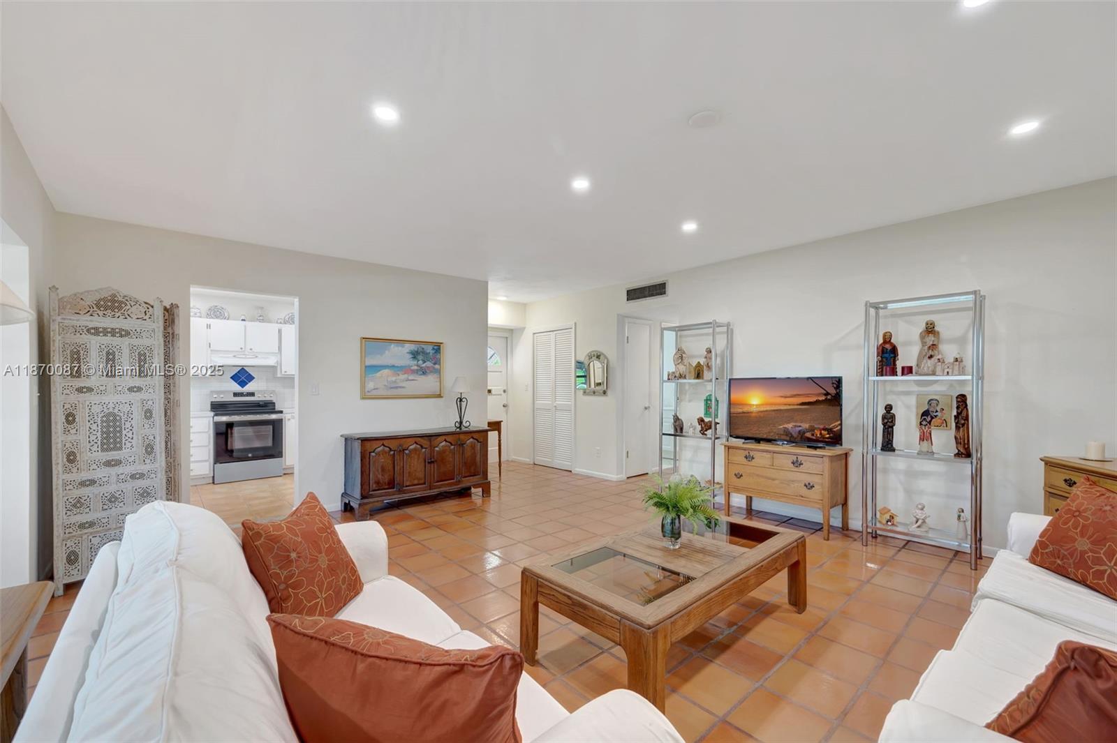 GREEN HILLS PARK WEST NO 5 - Residential