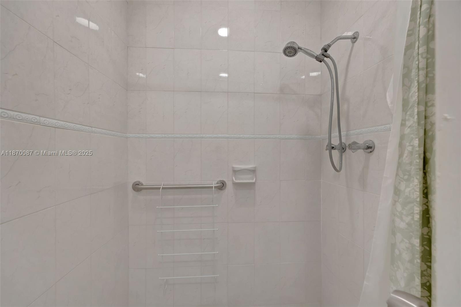 GREEN HILLS PARK WEST NO 5 - Residential