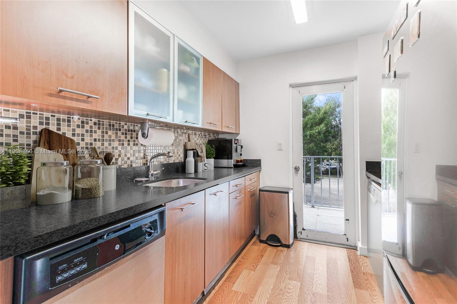 NIRVANA CONDO NO FIVE CON - Residential