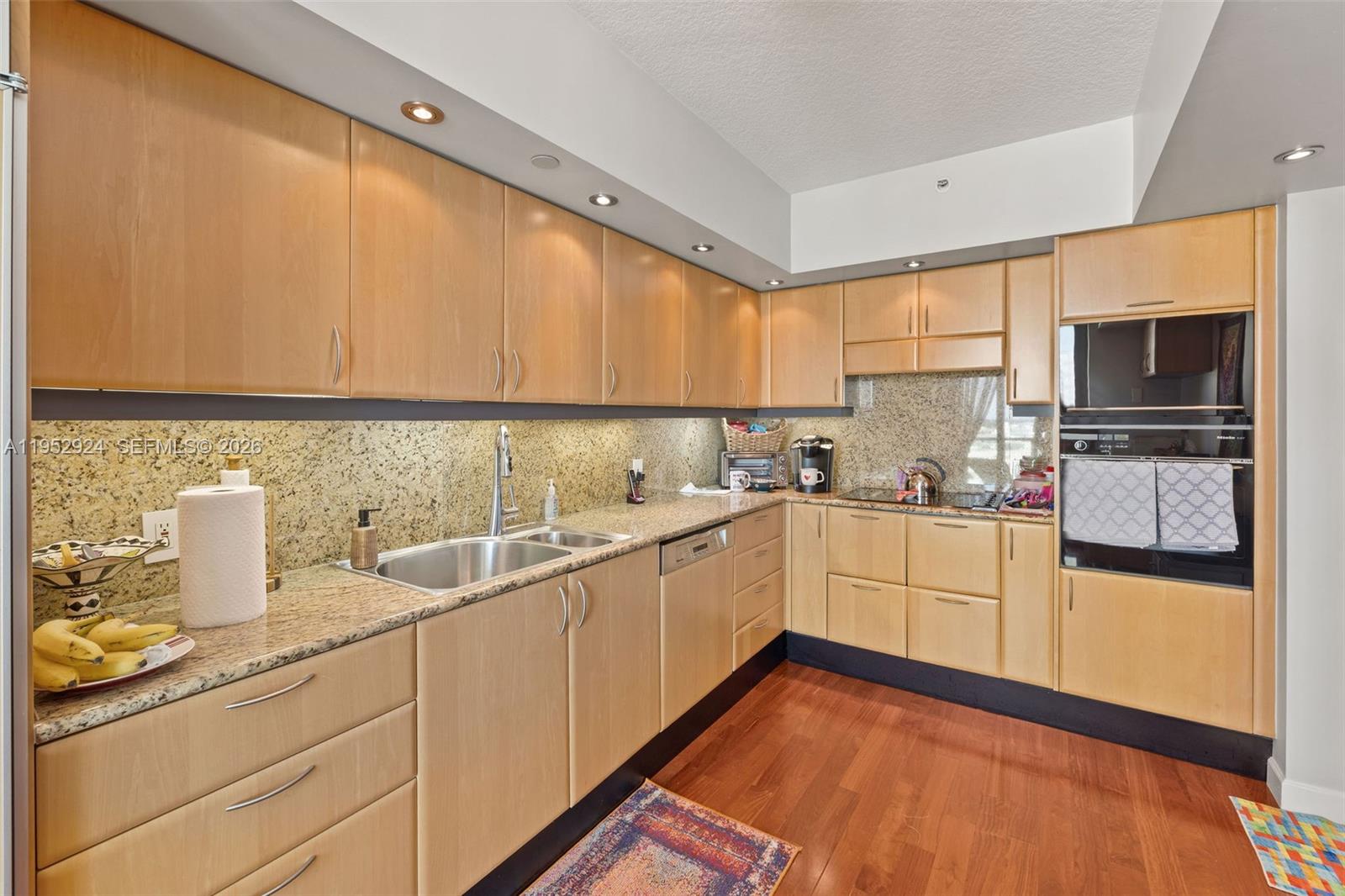 IL VILLAGGIO ON SOUTH BEA - Residential