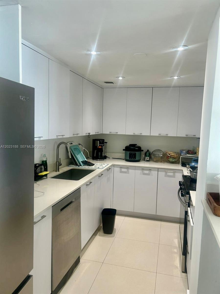 2451 Brickell Ave 16J