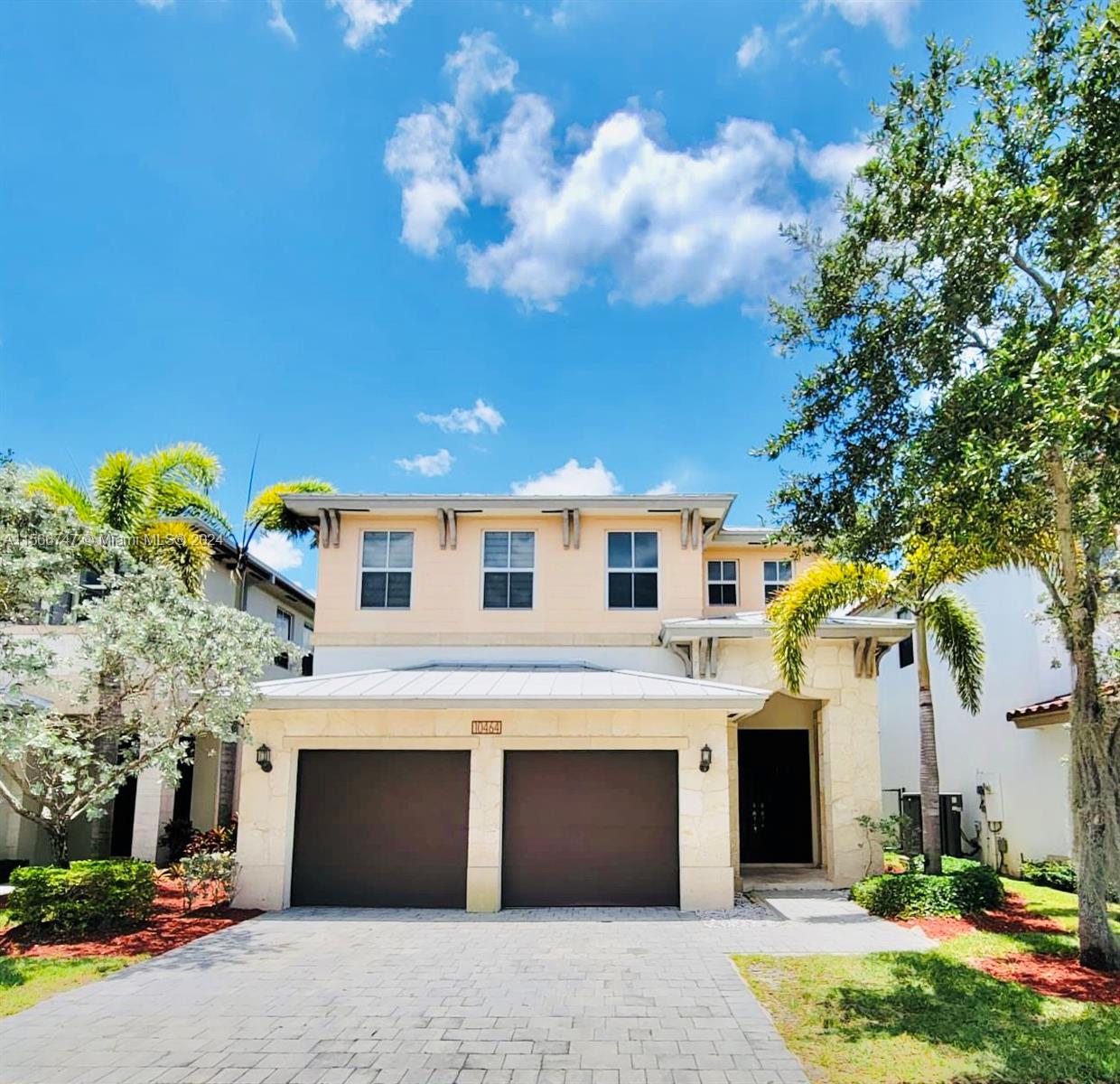 Property for Sale at 10464 Nw 70 Lane Ln, Doral, Miami-Dade County, Florida - Bedrooms: 5 
Bathrooms: 5  - $1,175,000