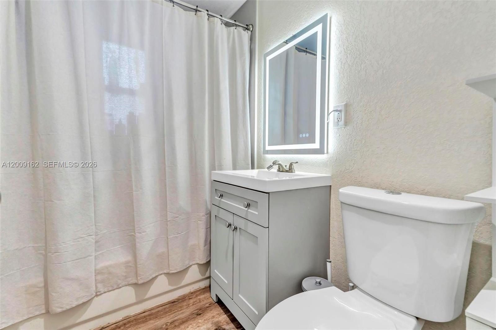 HYDE PARK MANOR - Residential