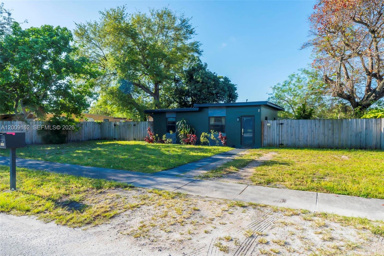 HYDE PARK MANOR - Residential