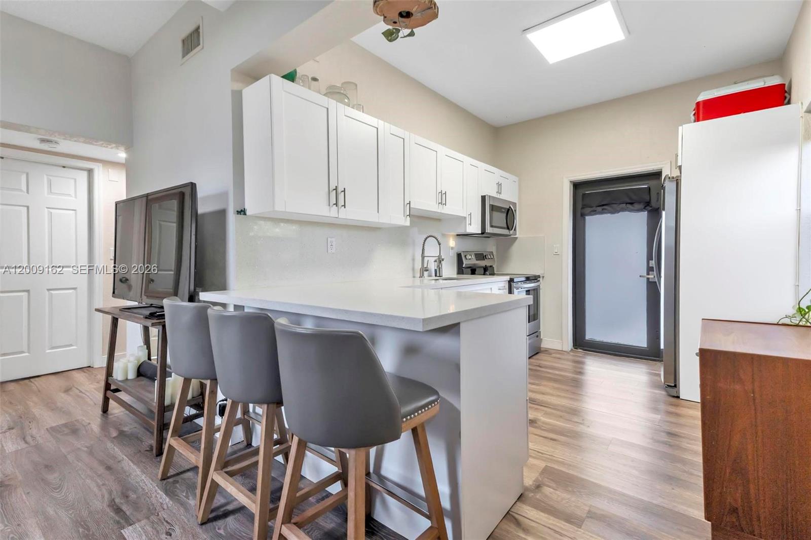 HYDE PARK MANOR - Residential