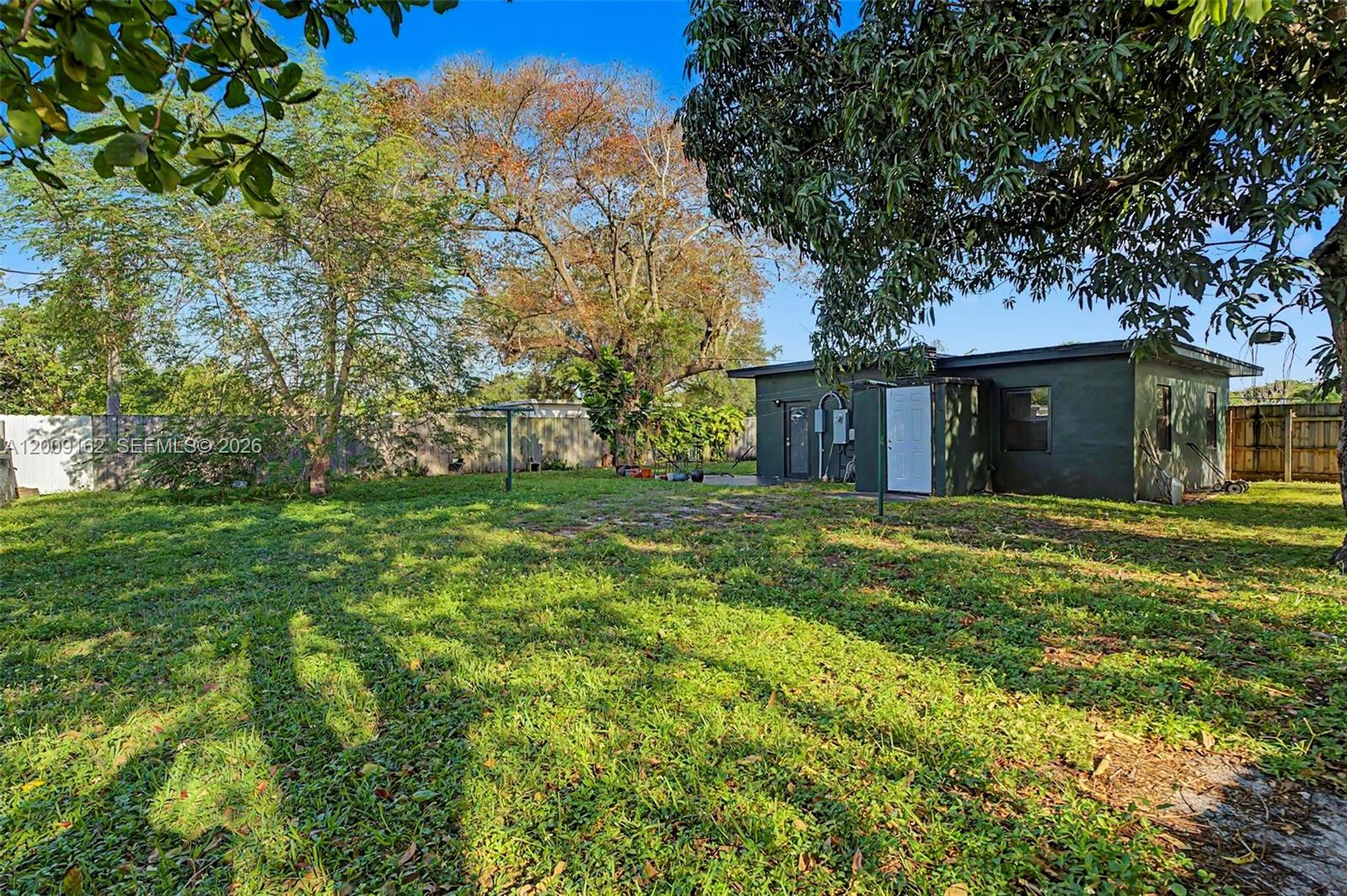 HYDE PARK MANOR - Residential