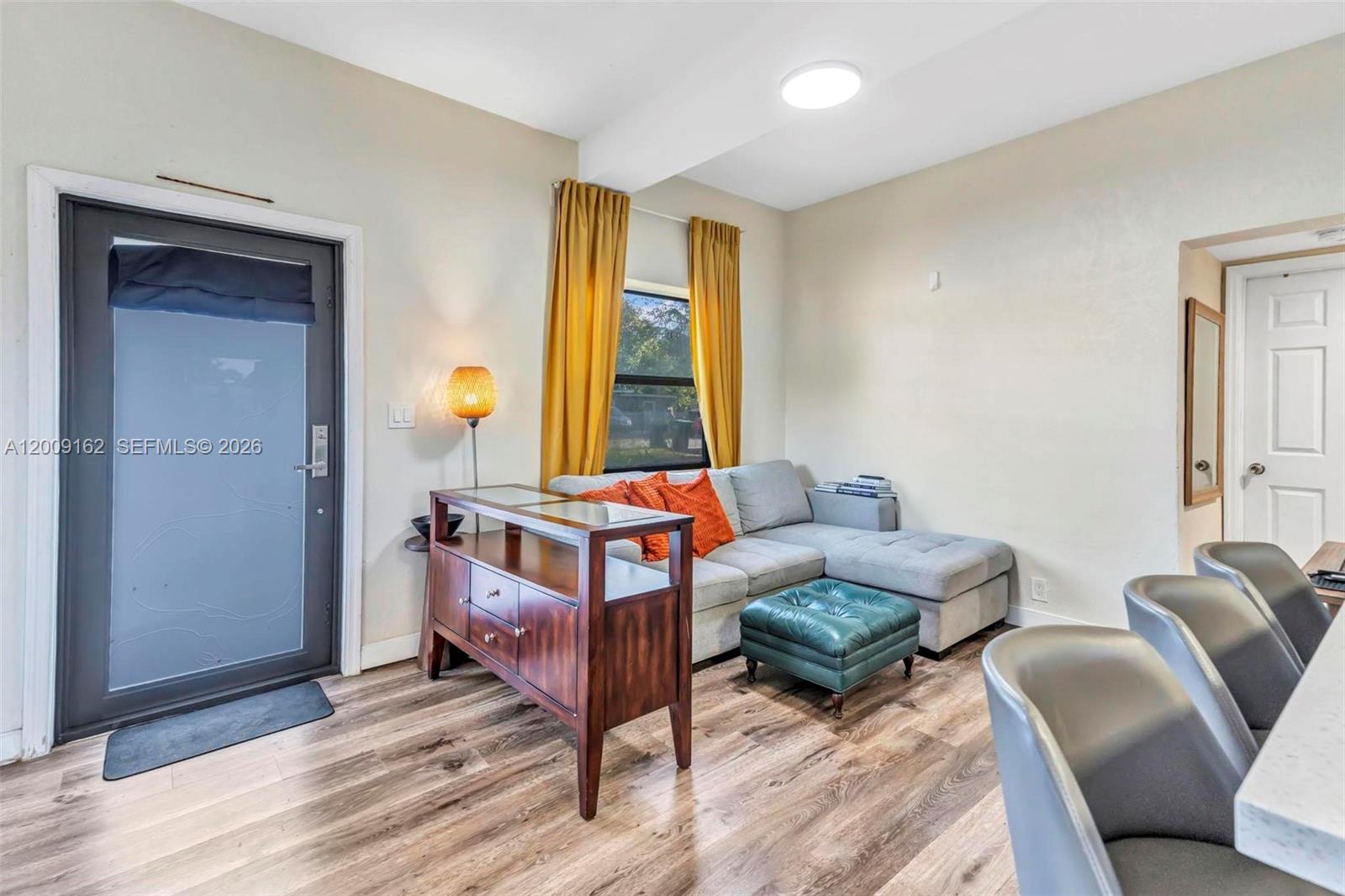 HYDE PARK MANOR - Residential