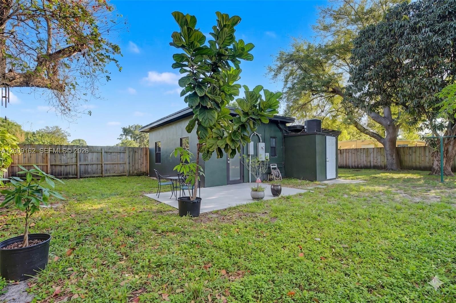 HYDE PARK MANOR - Residential