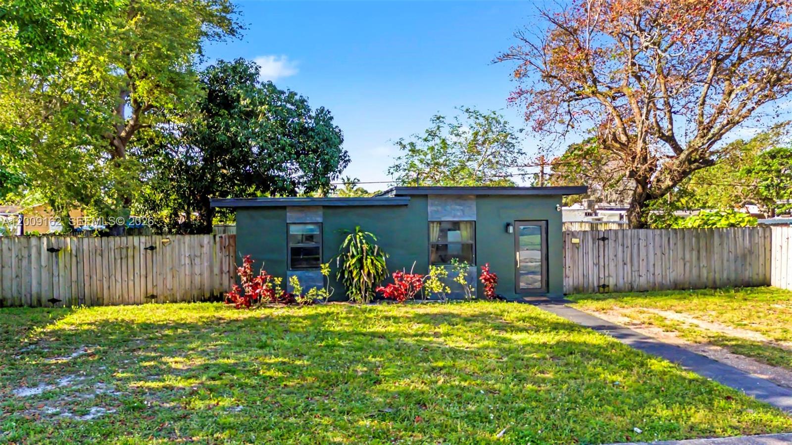 HYDE PARK MANOR - Residential