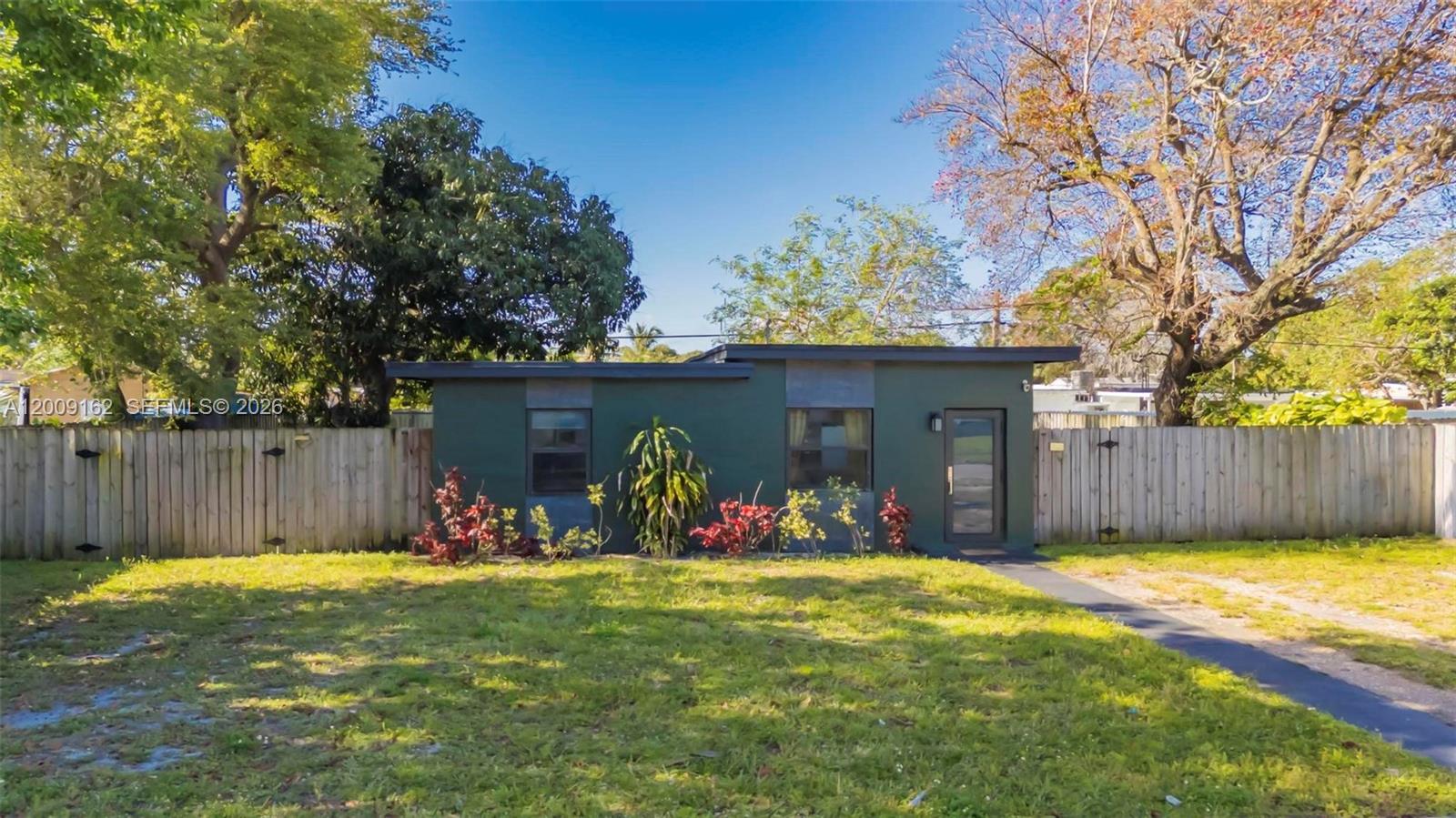 HYDE PARK MANOR - Residential