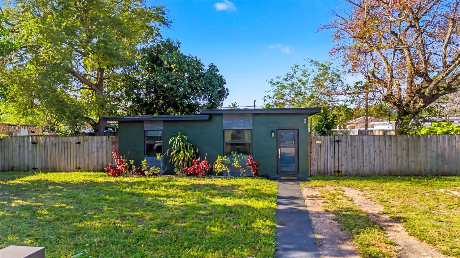 HYDE PARK MANOR - Residential