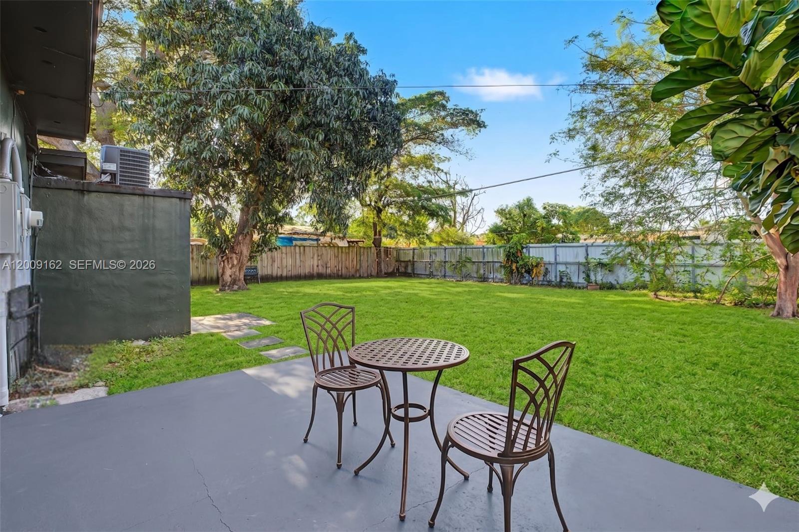 HYDE PARK MANOR - Residential