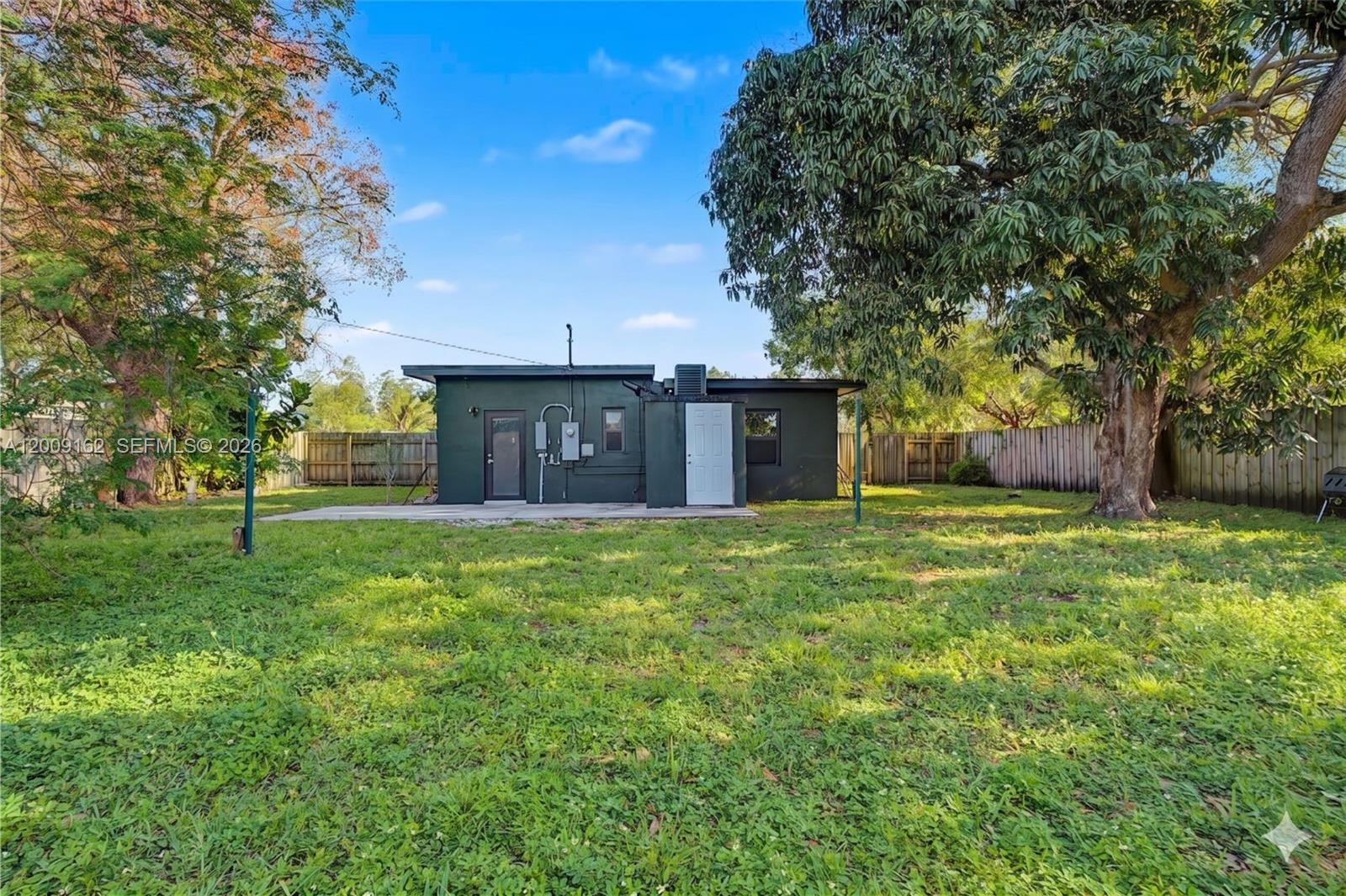 HYDE PARK MANOR - Residential