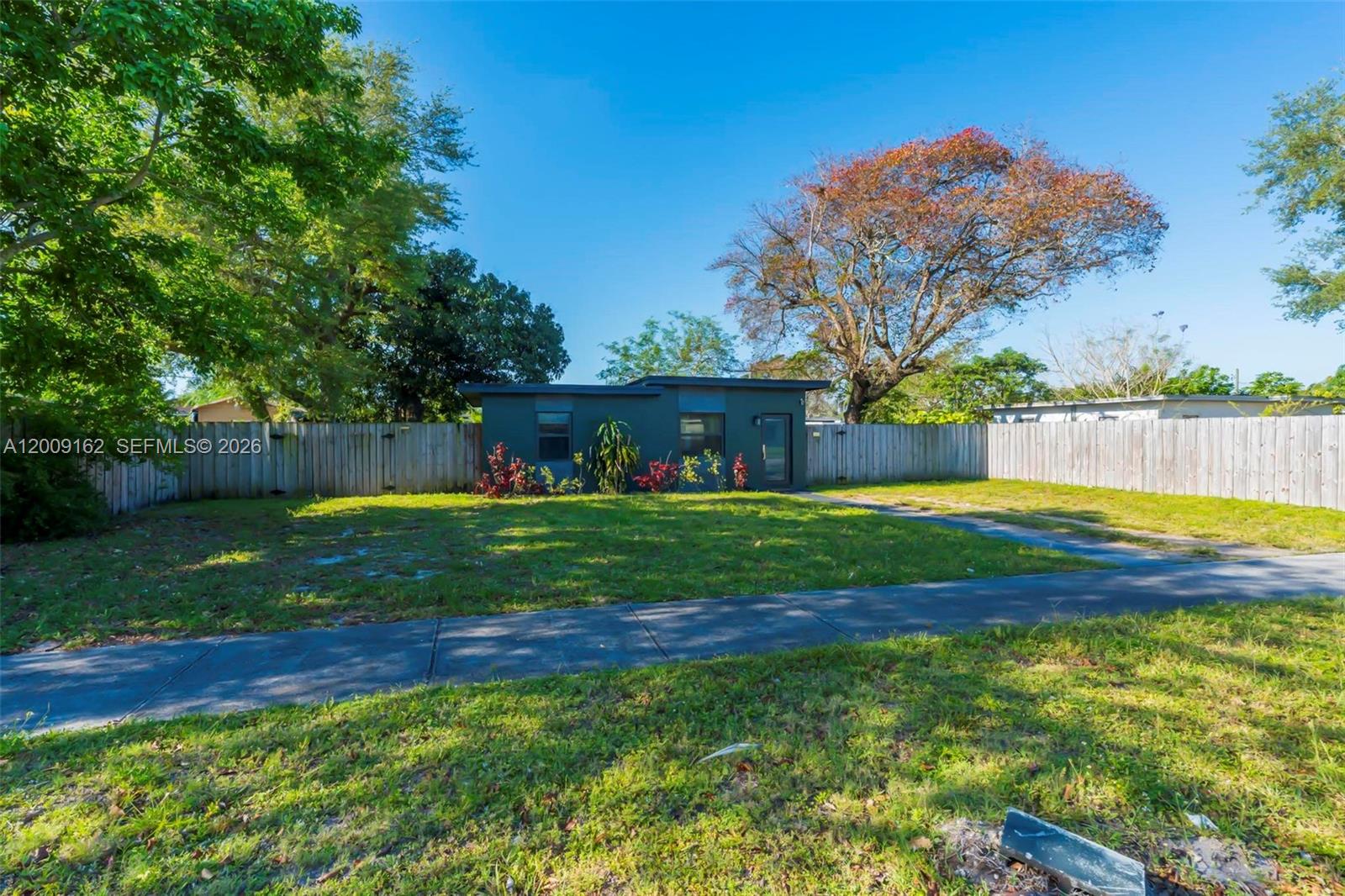 HYDE PARK MANOR - Residential