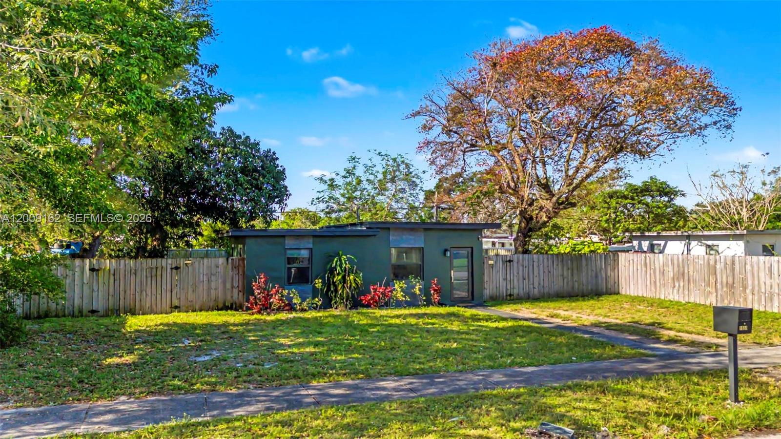 HYDE PARK MANOR - Residential