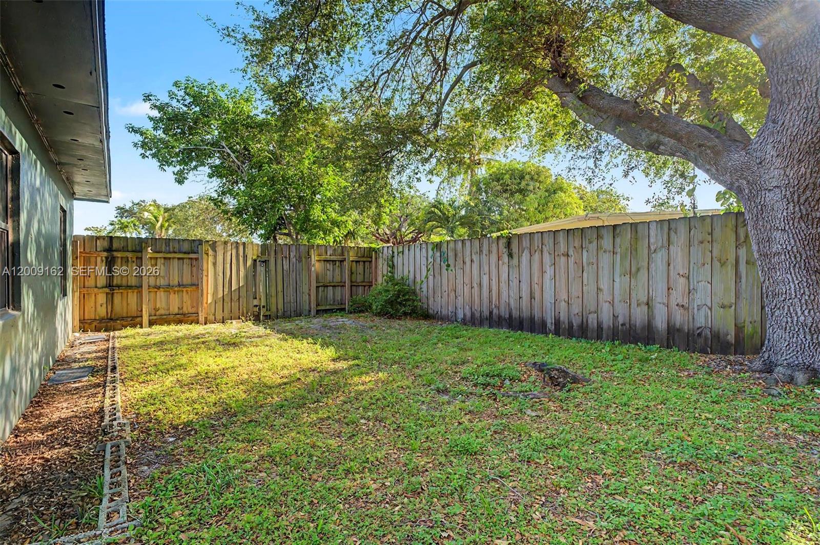 HYDE PARK MANOR - Residential