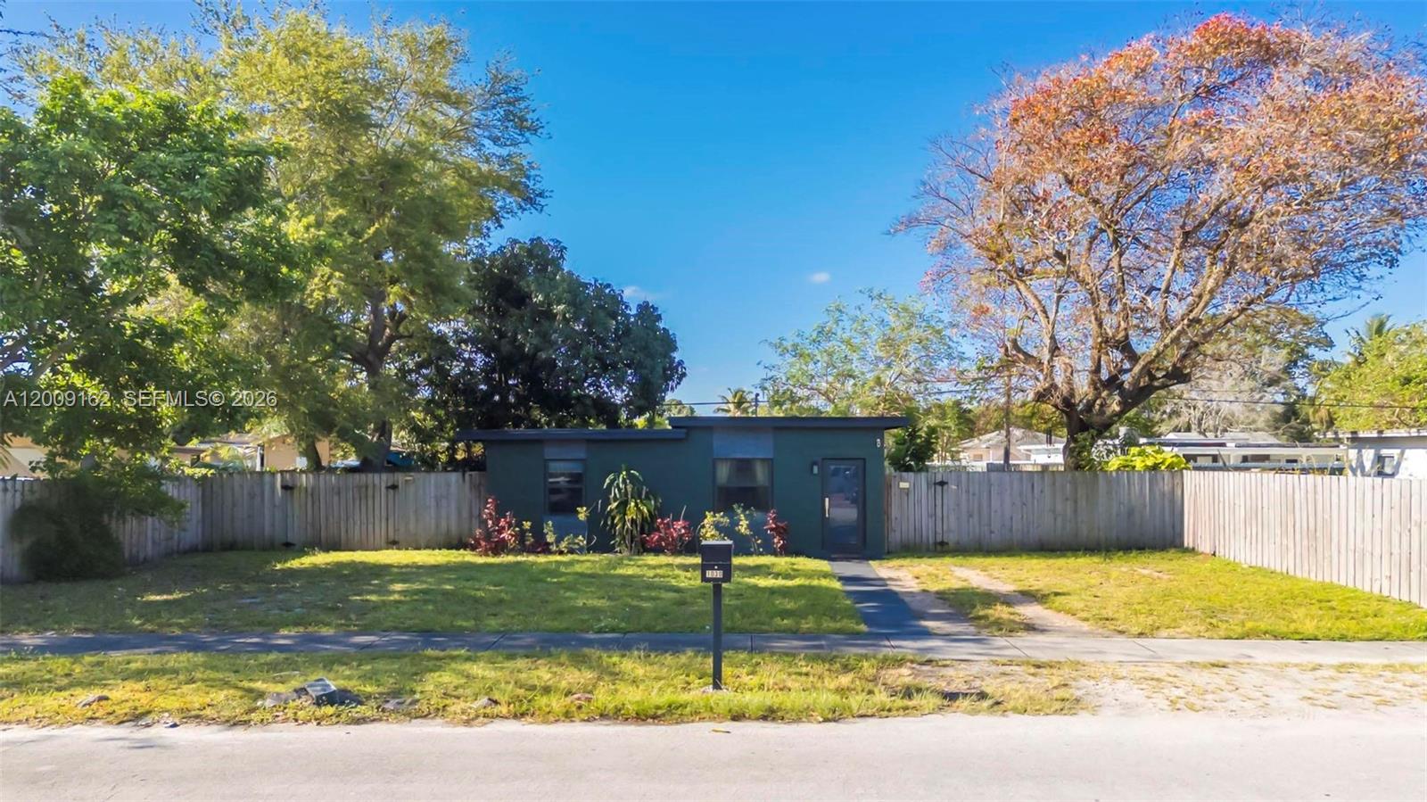 HYDE PARK MANOR - Residential