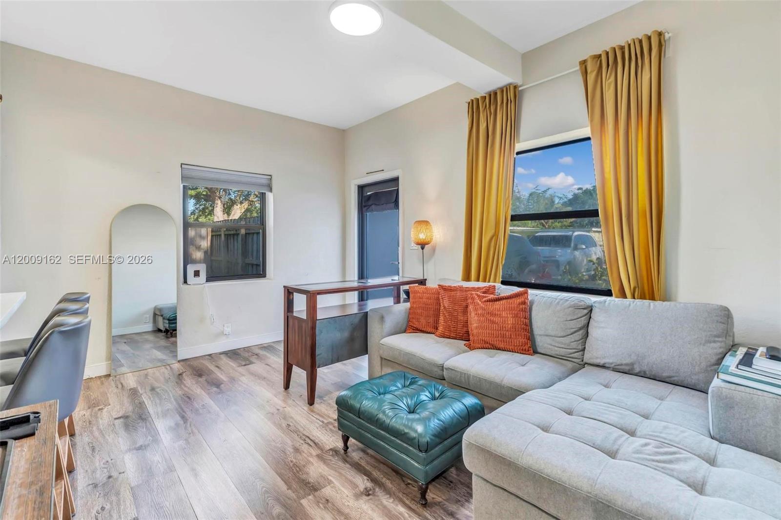 HYDE PARK MANOR - Residential