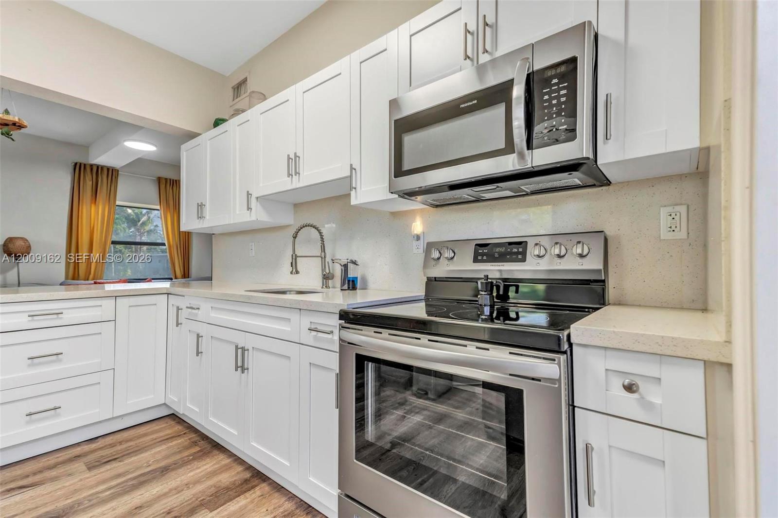 HYDE PARK MANOR - Residential