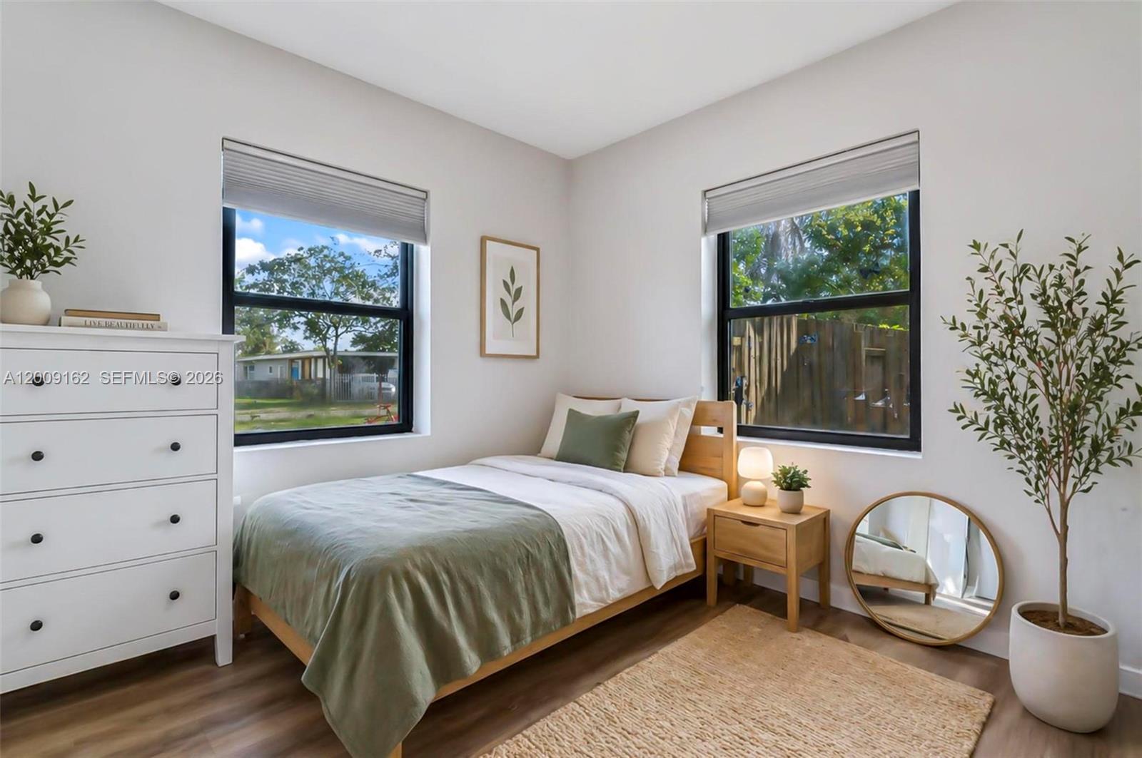 HYDE PARK MANOR - Residential