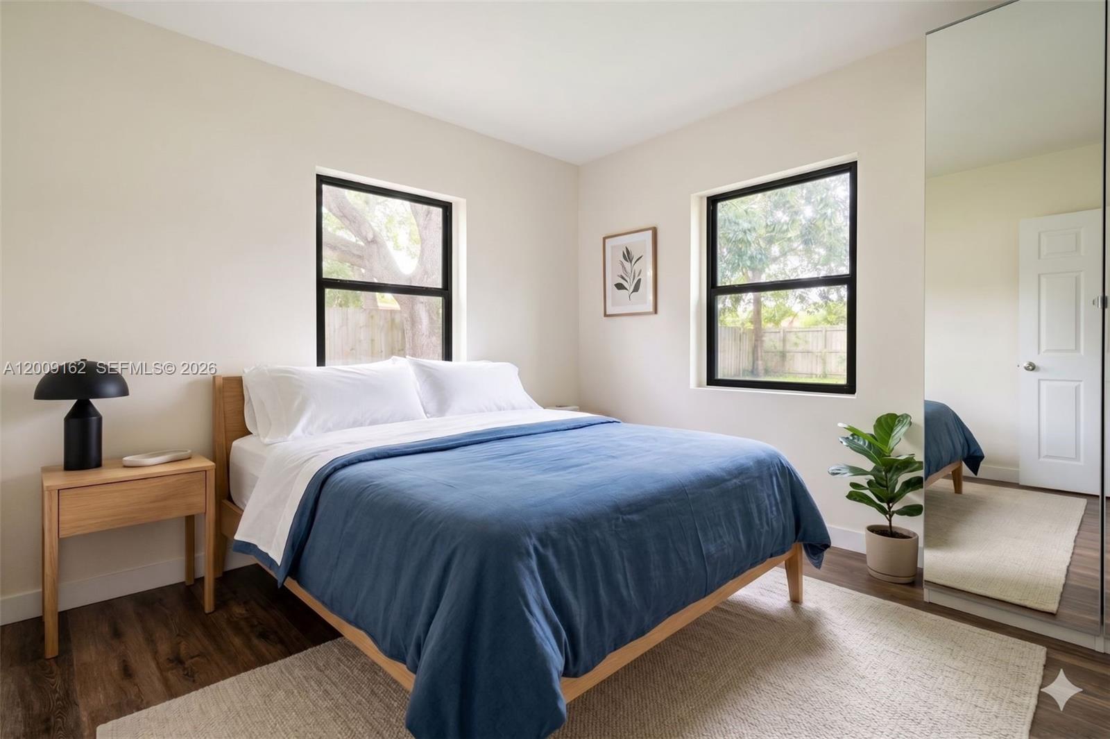 HYDE PARK MANOR - Residential