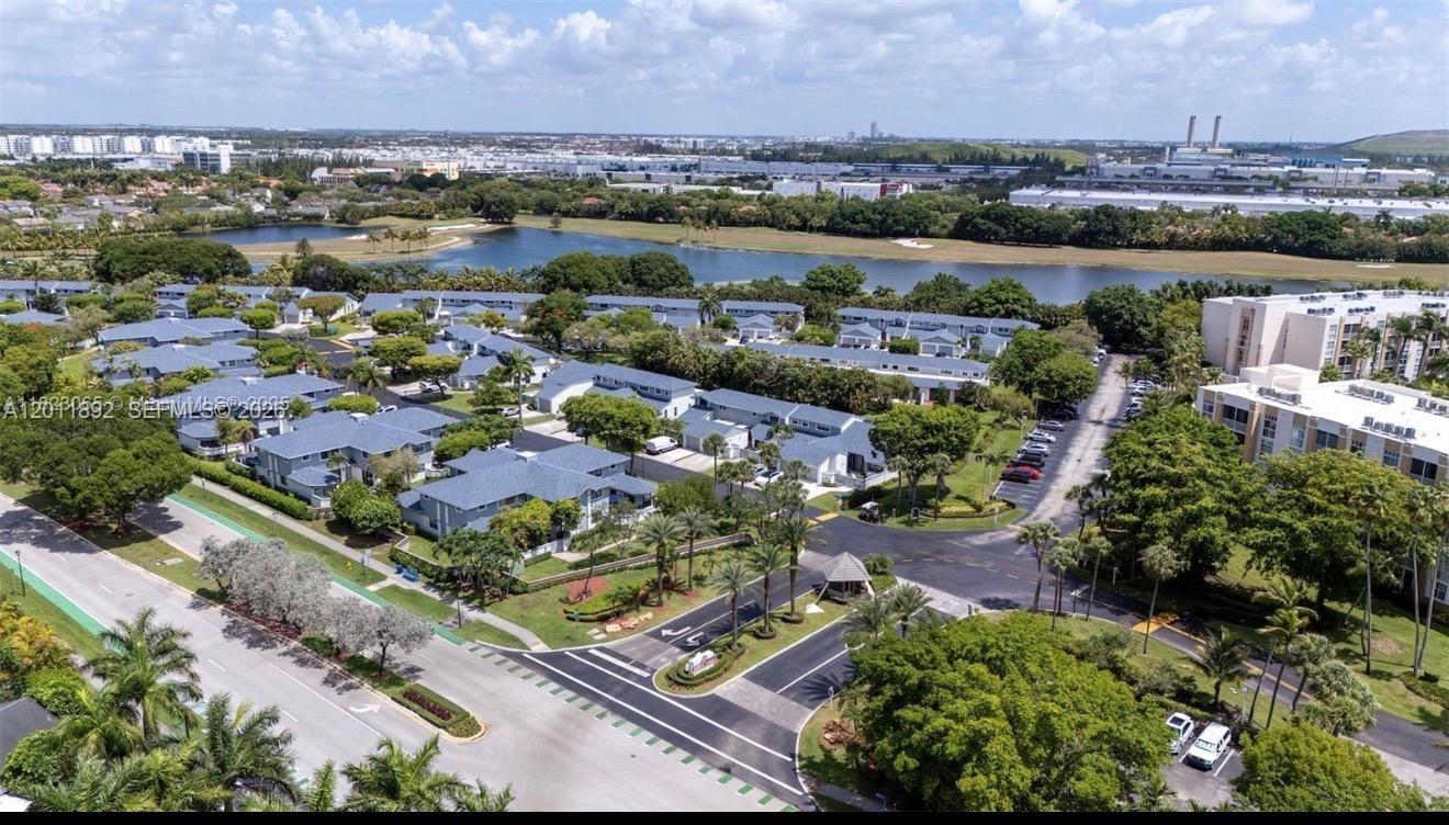 THE TOWNHOMES OF DORAL OA - Residential