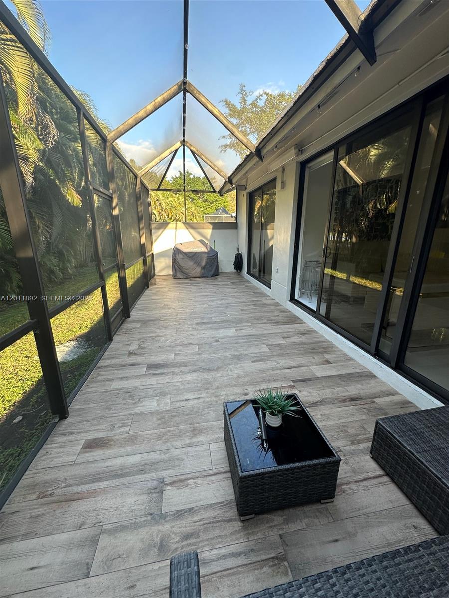 THE TOWNHOMES OF DORAL OA - Residential