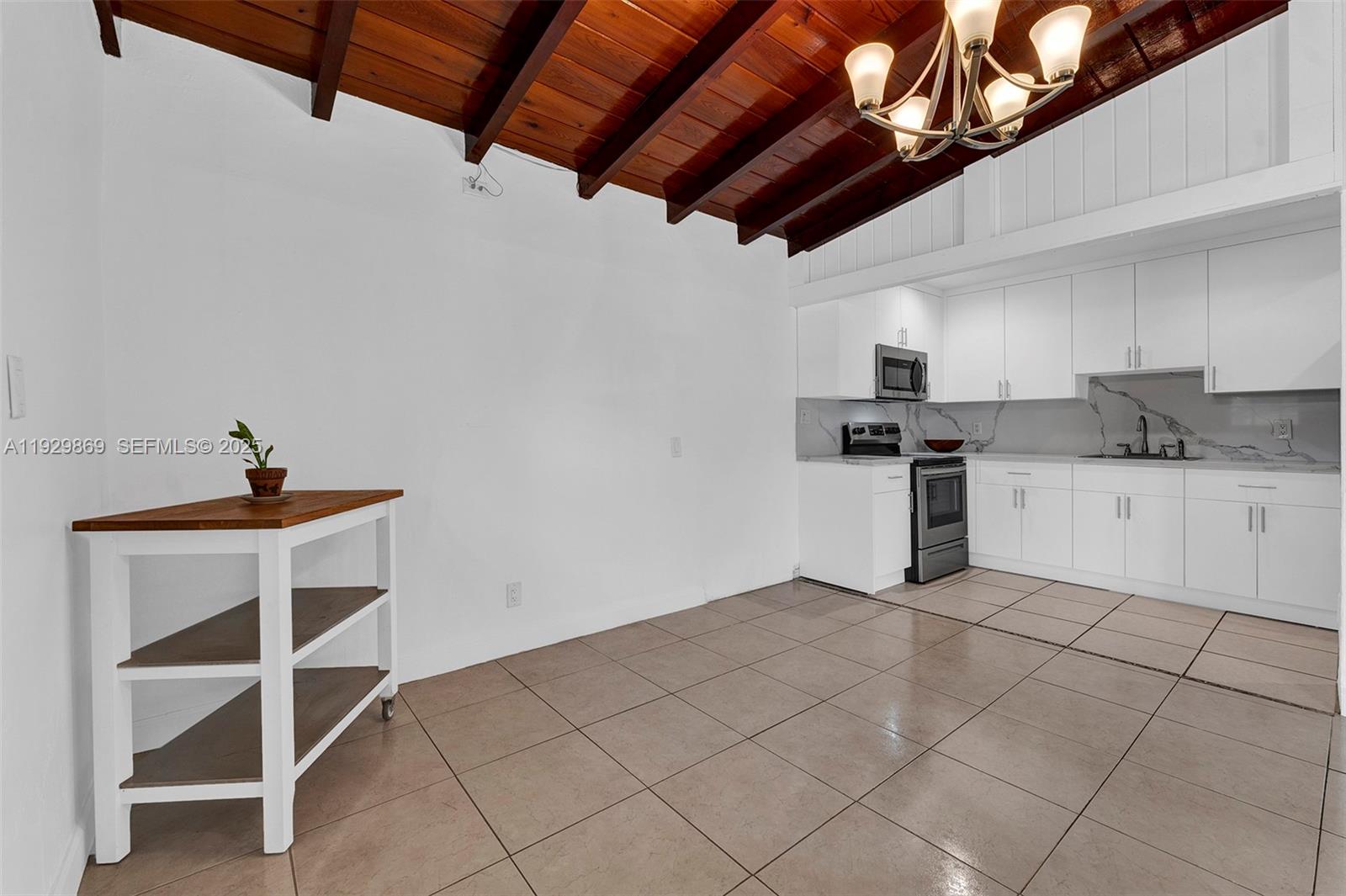 ESSEX VILLAGE 6TH ADDN - Residential Lease