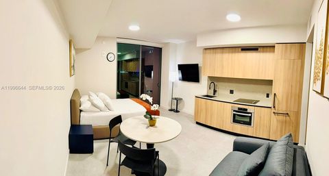 121 NE 5 St 901B Miami FL 33132