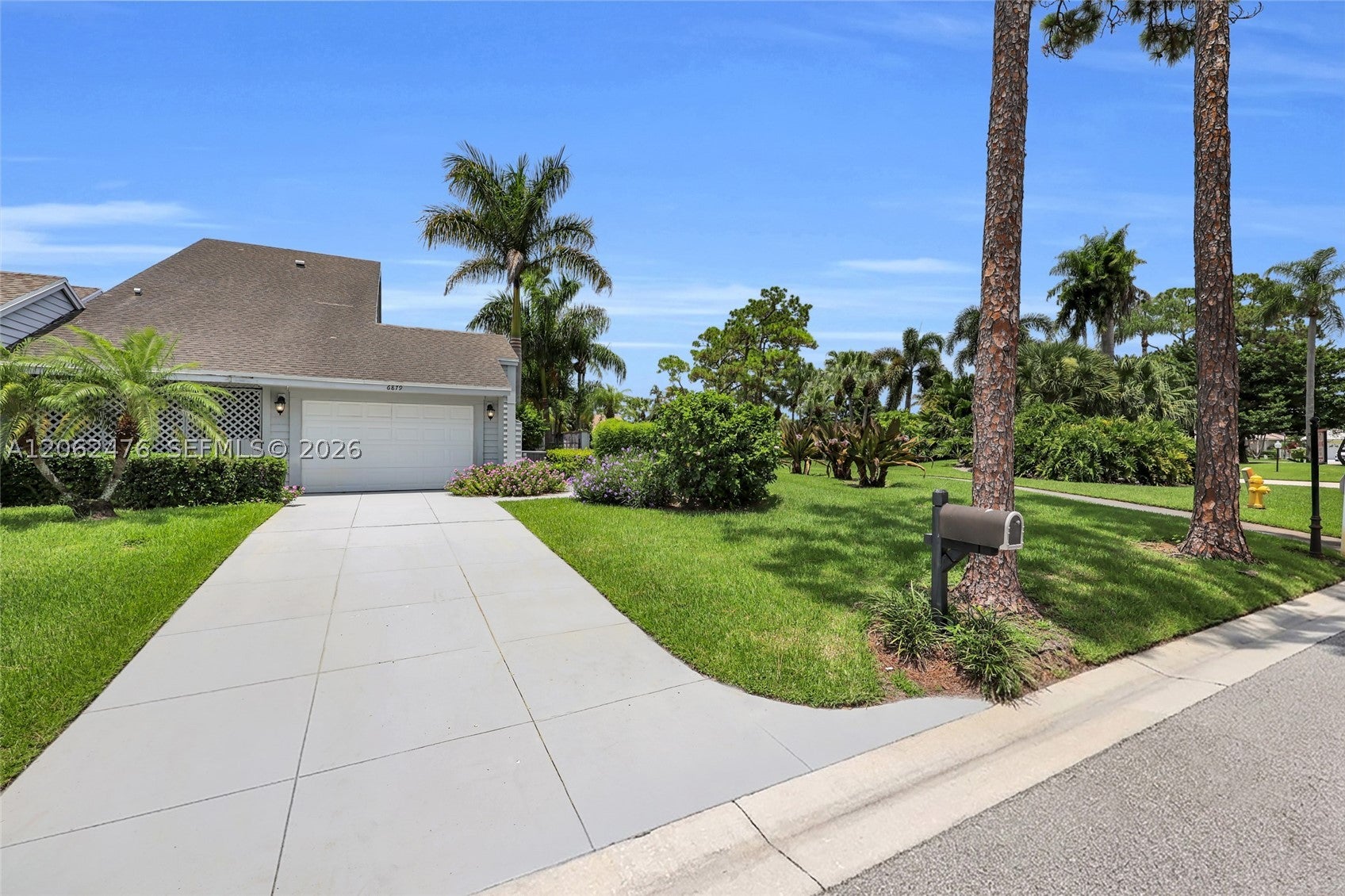 6879 Palm Grove Ct