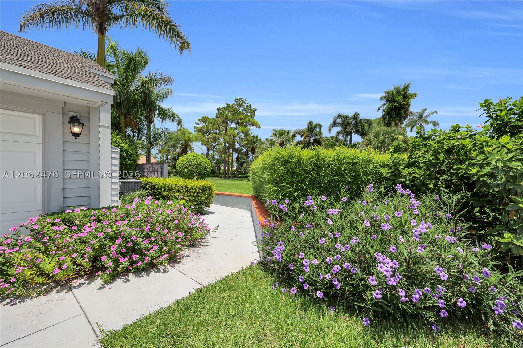 6879 Palm Grove Ct, Palm Beach Gardens FL 33418