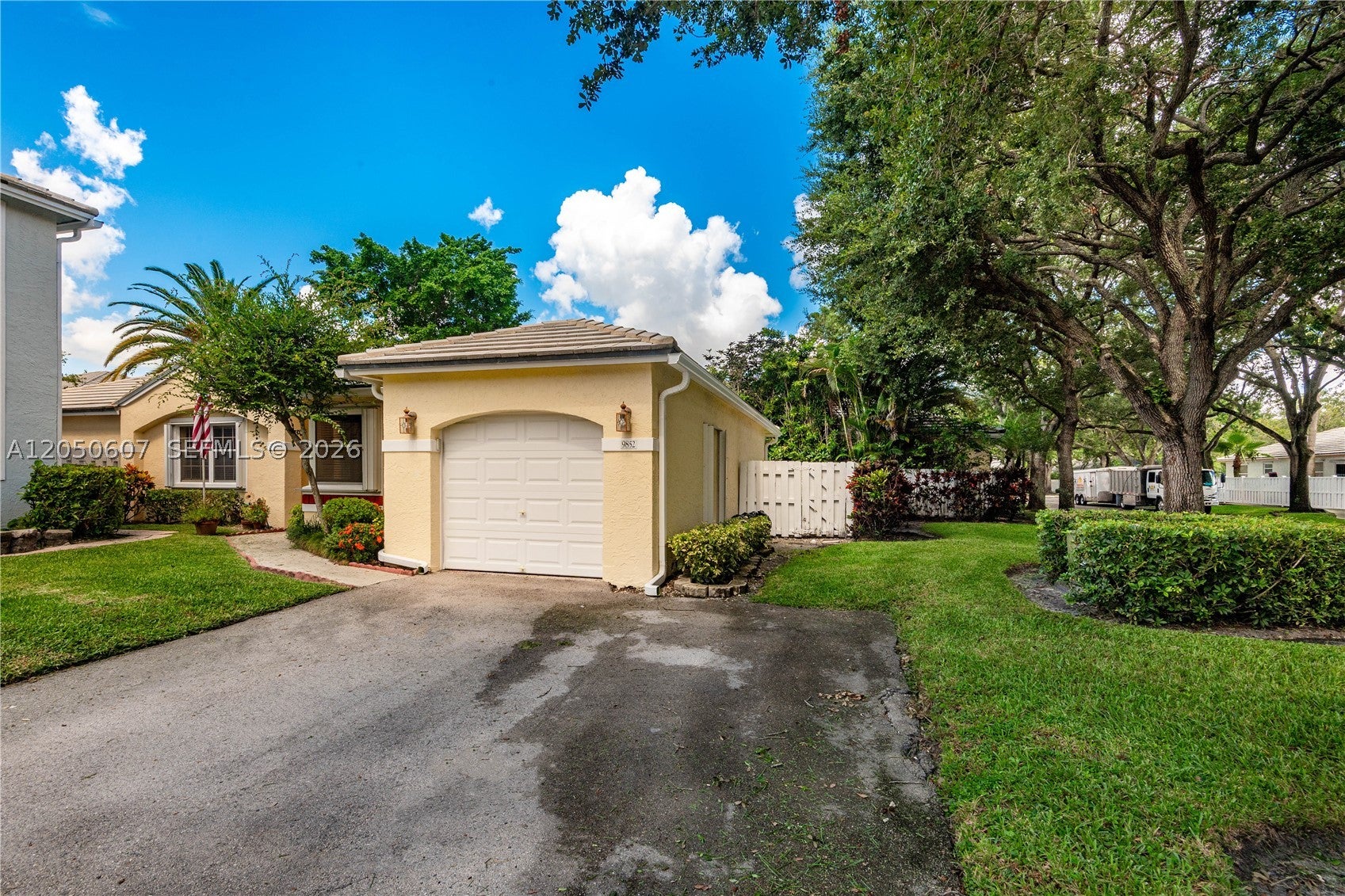 9852 NW 9th Ct, Plantation FL 33324