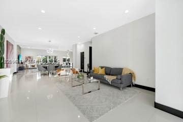 885 SW 144th Ave