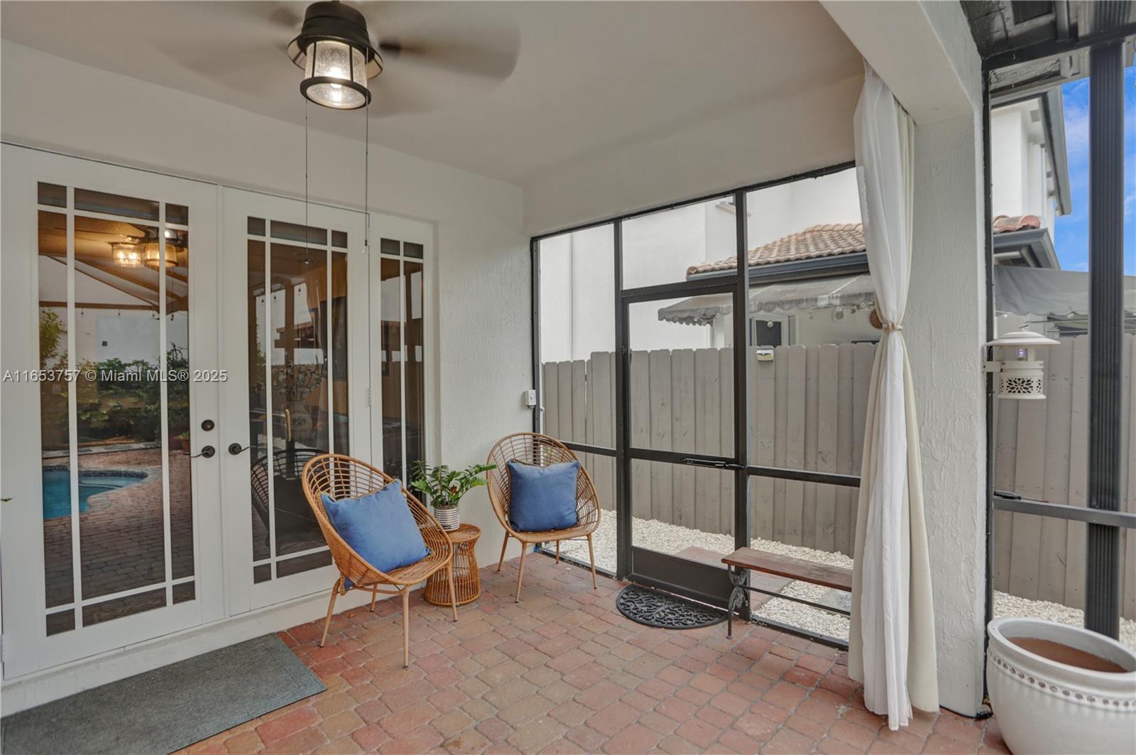 SUNSET POINTE - Residential