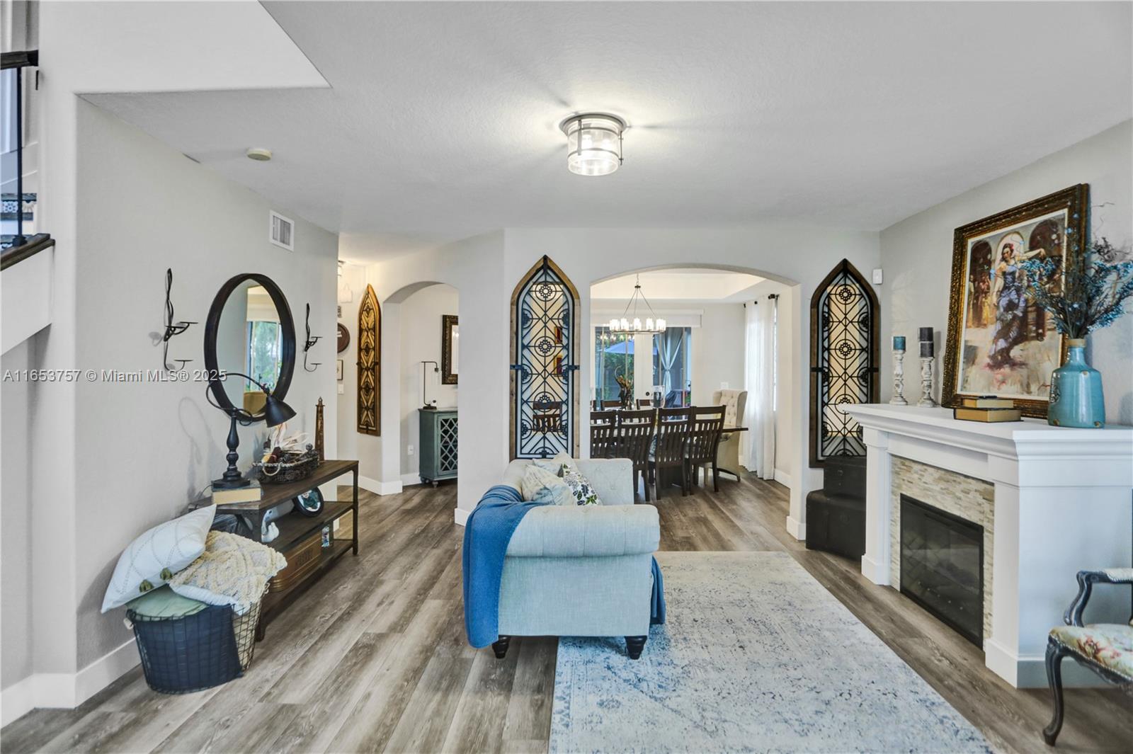 SUNSET POINTE - Residential