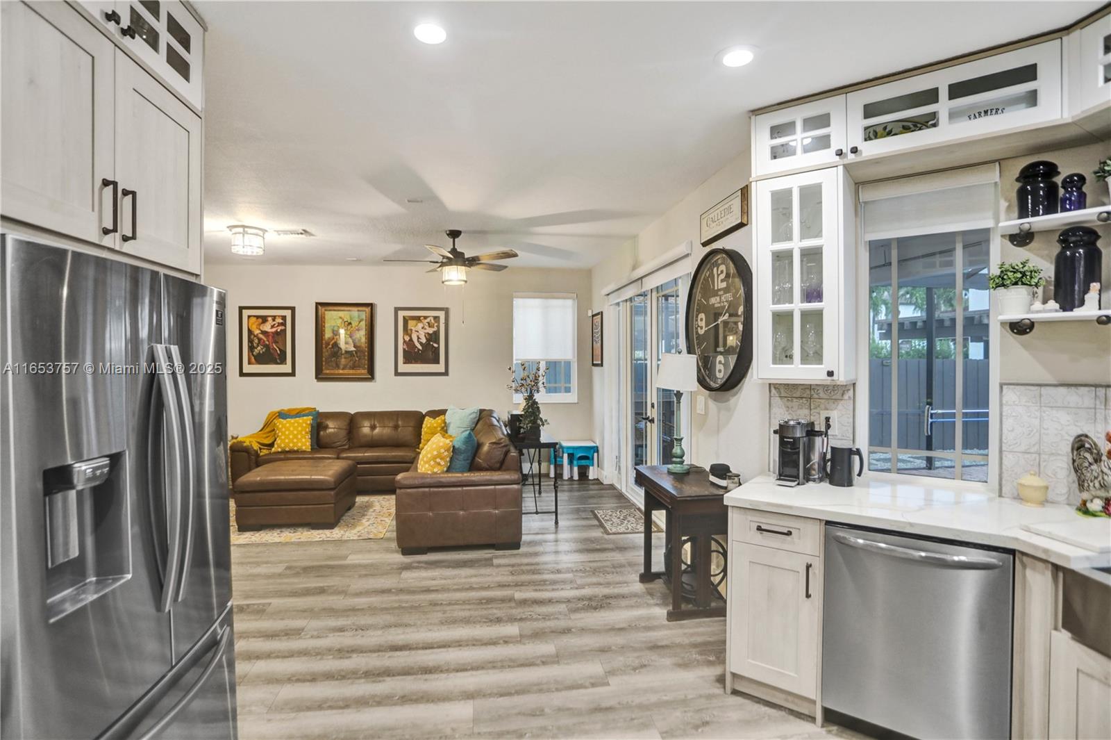 SUNSET POINTE - Residential