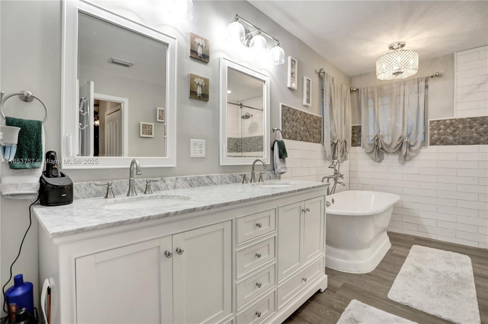 SUNSET POINTE - Residential