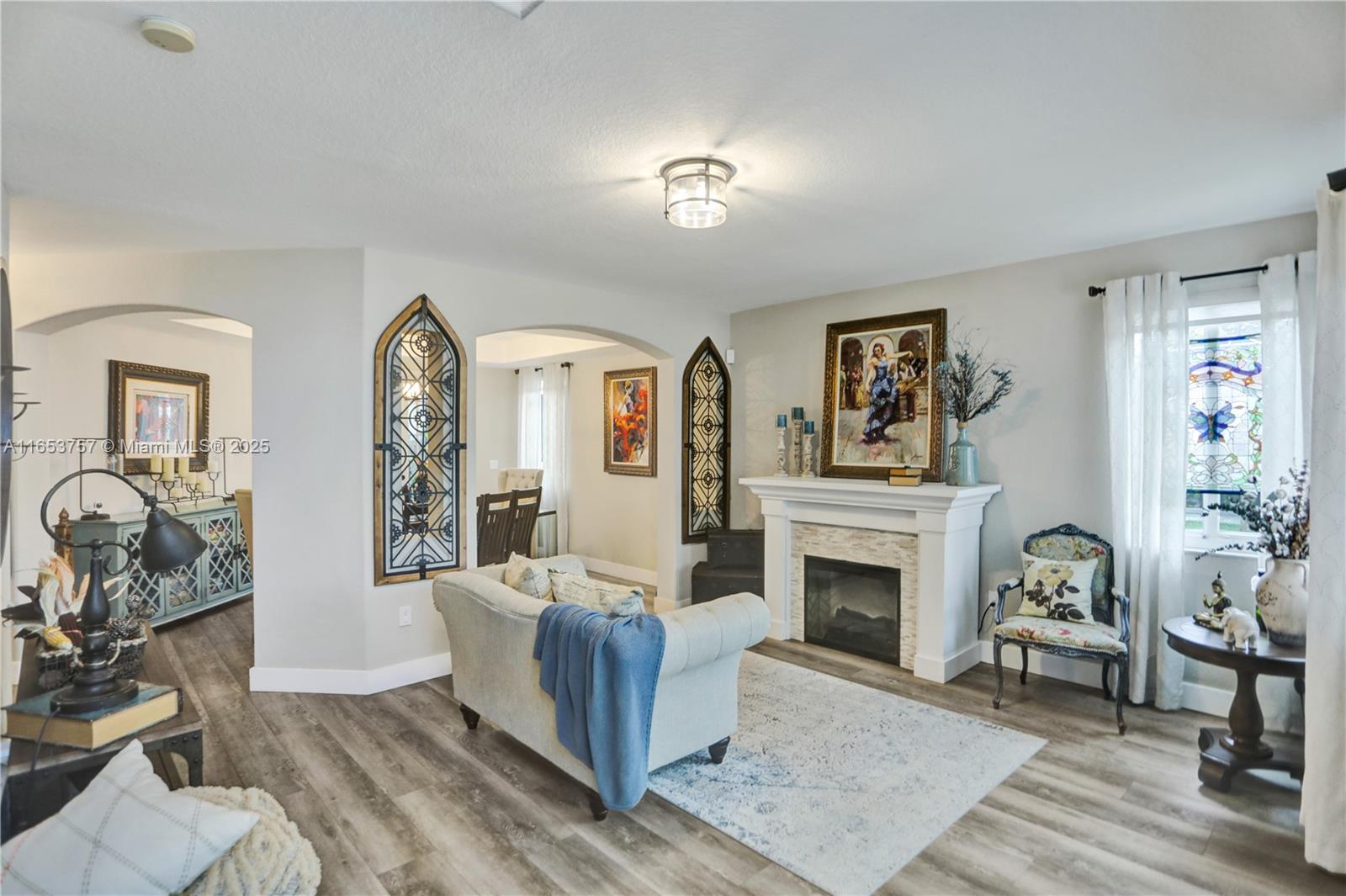 SUNSET POINTE - Residential