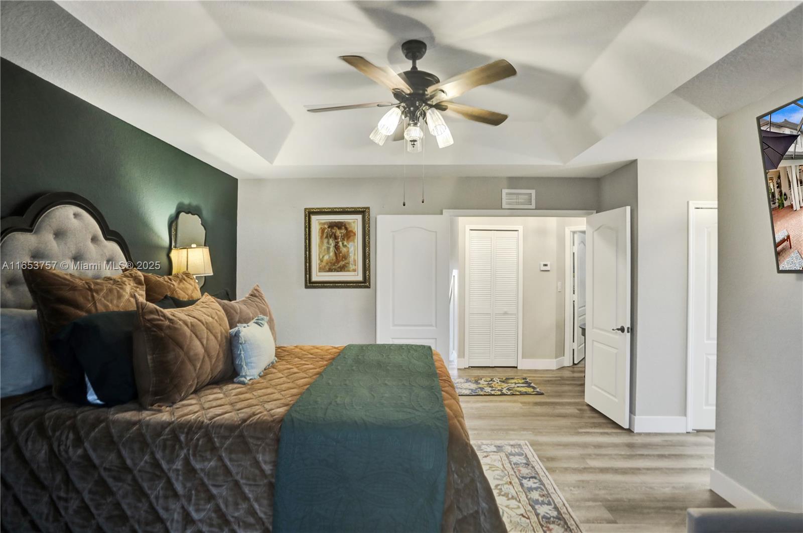 SUNSET POINTE - Residential