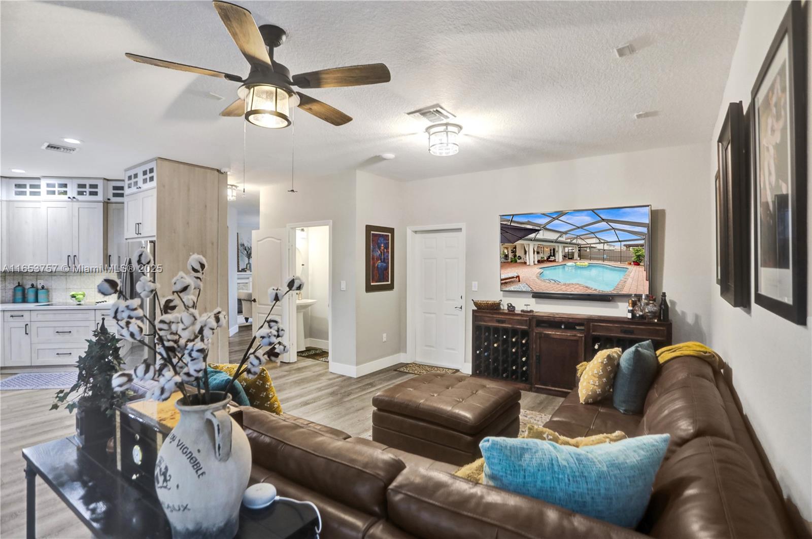 SUNSET POINTE - Residential