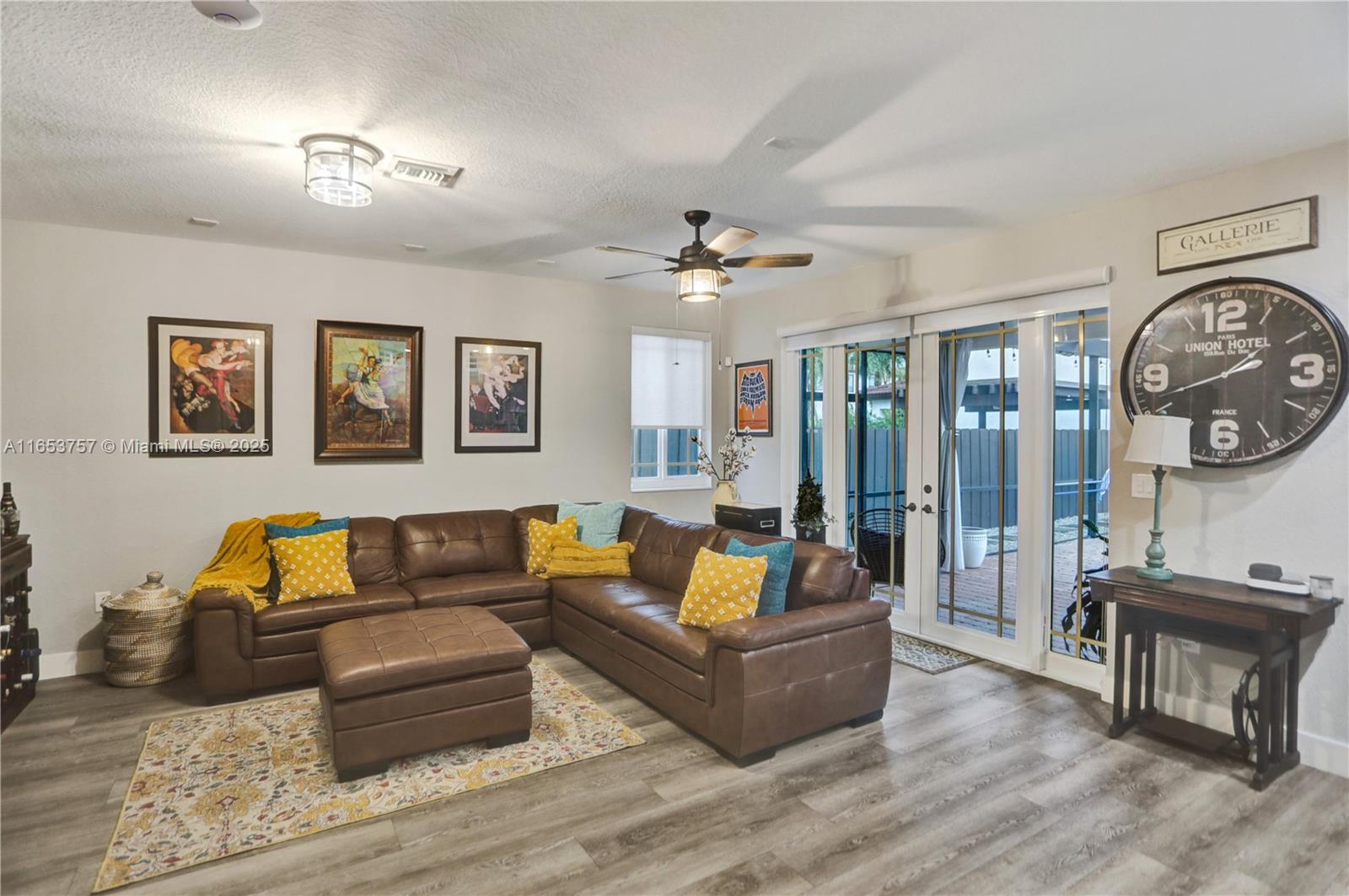SUNSET POINTE - Residential
