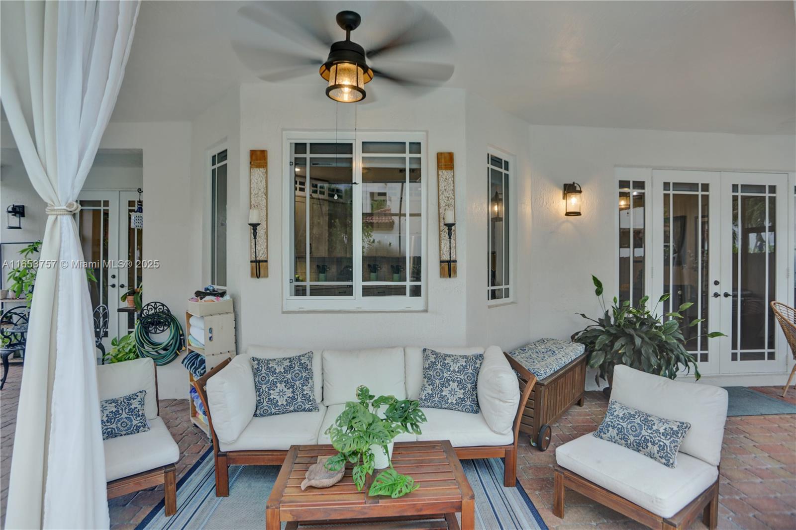 SUNSET POINTE - Residential