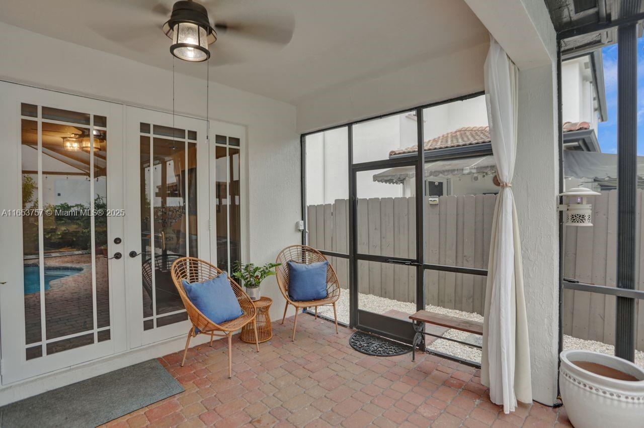 SUNSET POINTE - Residential