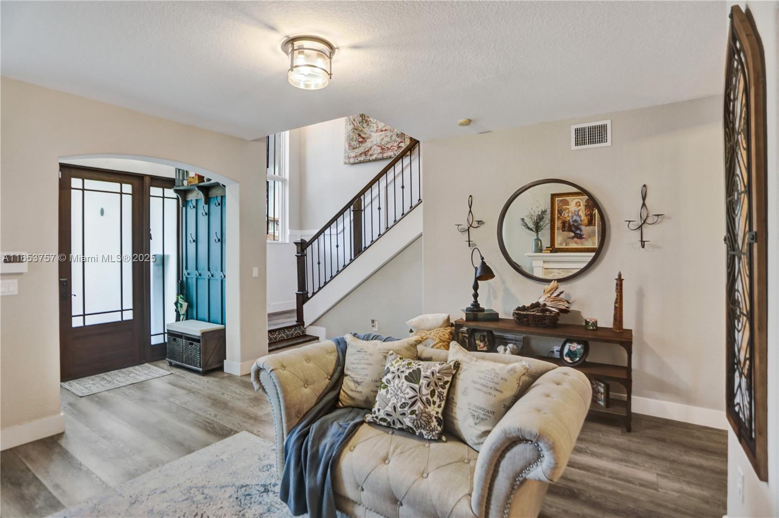 SUNSET POINTE - Residential