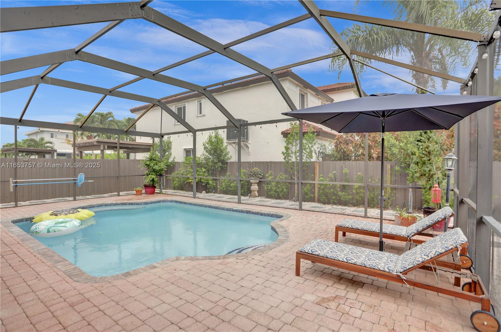 SUNSET POINTE - Residential